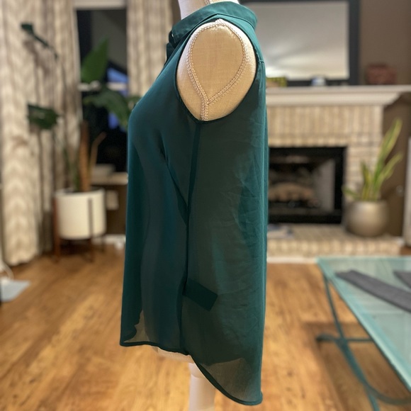 H and M Sleeveless Blouse - Picture 6 of 7